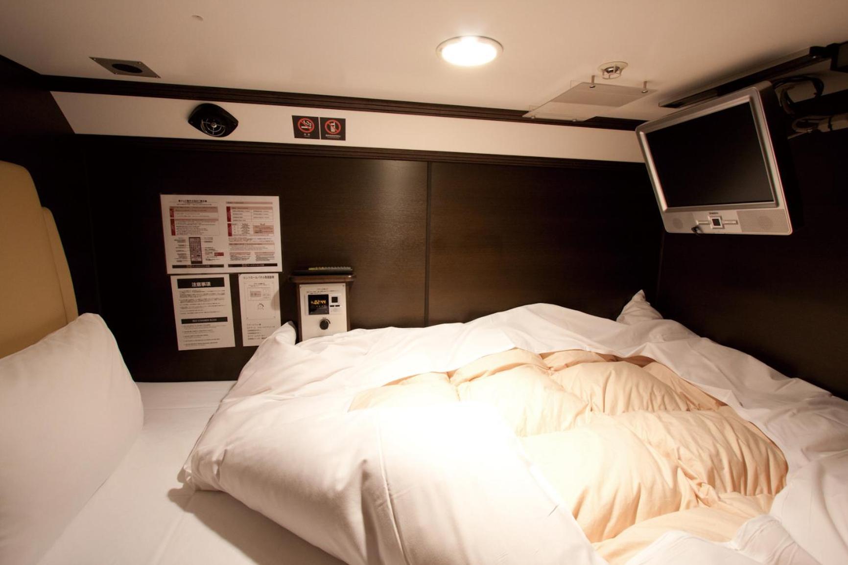 Hearts Capsule Hotel & Spa Nakasu -Male Only- Fukuoka  Exterior photo